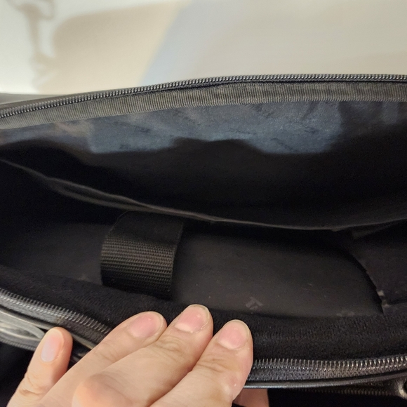 LEATHER LAPTOP BAG BLACK - Picture 9 of 13